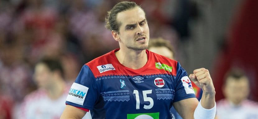 ЧМ-2023. Правый полусредний "Пика" Кент Робин Тённесен прибыл в расположение сборной Норвегии в Тронхейме