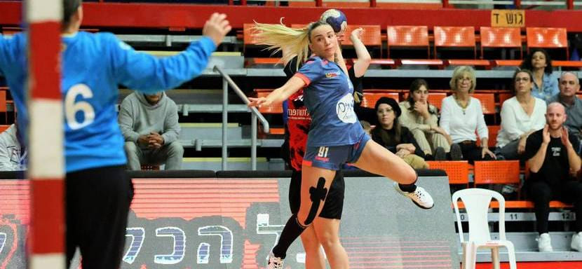 Израиль. Правая крайняя с российским гражданством Керен Катрин Теплицкая продлила контракта с "Маккаби" из Рамат-Гана