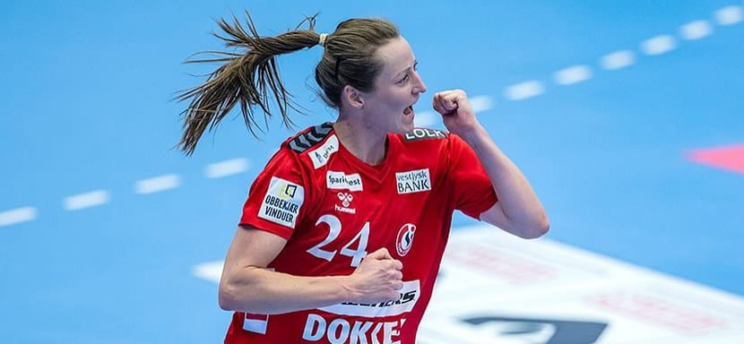 Левая крайняя Санна Сульберг-Исаксен, которая в мае 2026 года во второй раз станет мамой, продлила контракт с датским "Эсбьергом"