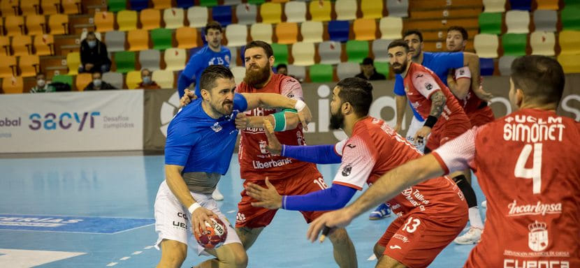 Испания. В единственном матче пятницы "Куэнка" дома победила "Вальядолид" и обошла соперника в таблице, поднявшись на четвертое место