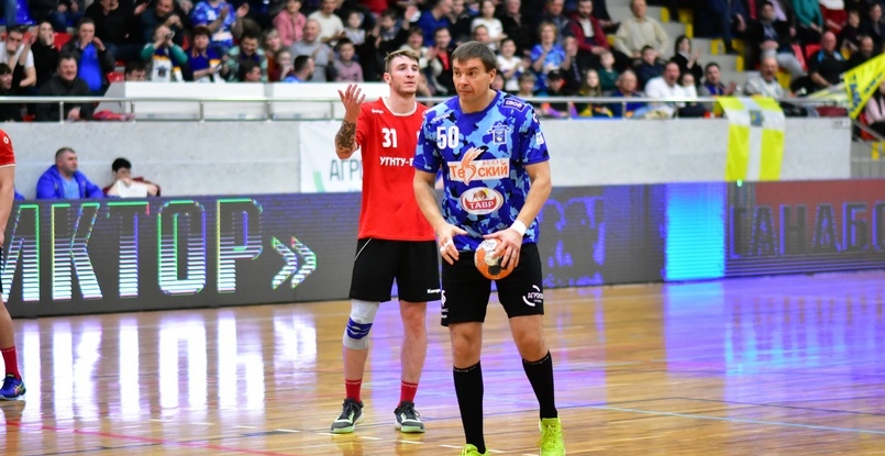 Алексей Пшеничный о волонтерстве игроков "Виктора": "Физическая нагрузка у ребят приличная, регулярные тренировки с тяжестями"