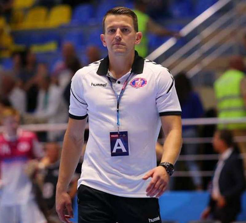 Запорожский "Мотор" подтвердил отставку Патрыка Ромбела. Исполнять его обязанности до назначения нового главного тренера будет Евгений Будко