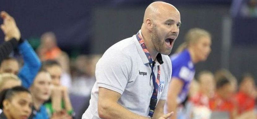 Кадровый слух. Датский специалист Ким Расмуссен может заменить испанца Карлоса Вивера на посту главного тренера румынского "Рапида"