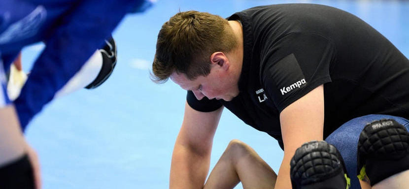 Сергей Рахмаев: "В гандболе чаще всего страдает передняя связка колена. Заднюю тяжелее травмировать, она толще"