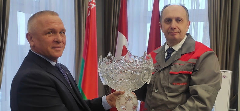 Беларусь. Председатель БФГ Владимир Коноплёв провёл рабочую встречу с генеральным директором МТЗ и обсудил с ним вопросы развития гандбола в стране