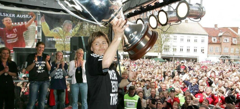 Сначала — трофеи, потом — банкротство. "Слагелсе", "Валенсия" и другие. Женские экс-топы, часть 2