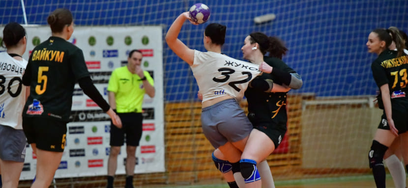 Отчислены из Кубка за неуспеваемость за атаками соперниц. АГУ-"Адыиф" выбил "Университет" из турнира