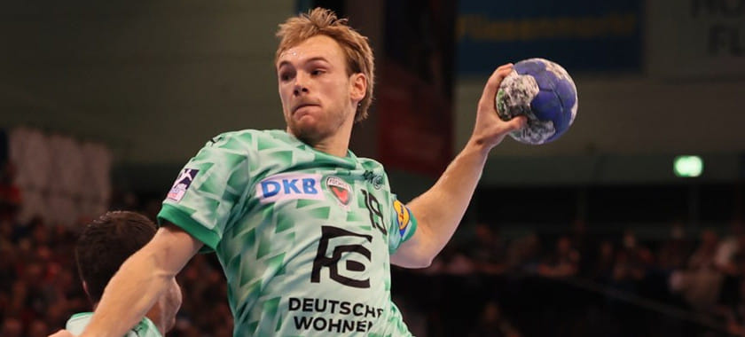 Бундеслига. Больше Матиаса Гидселя в одном сезоне чемпионата Германии с игры забрасывал только Юн Кён Син. До рекорда корейца 15 голов