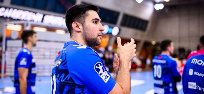 Правый полусредний сборной Греции Ахиллеас Тоскас на правах аренды перешёл из "Штутгарта" в "Шамбери"