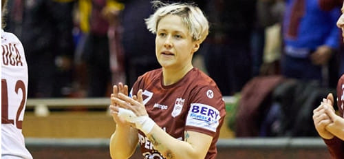 Румыния. 27-летняя левая крайняя лидера чемпионата "Рапида" Андреа Кирикуцэ перешла в "Штиинцу"