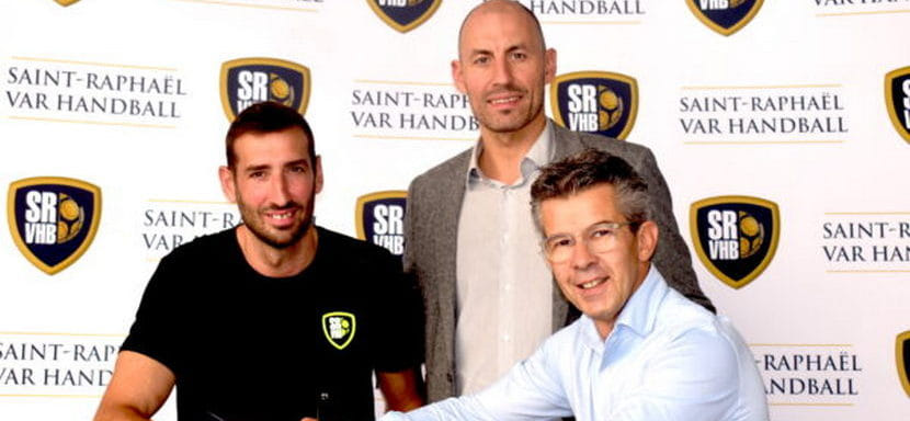 Франция. "Сен-Рафаэль" сохранил лидера Рафаэля Коштё и продлил контракт с правым крайним Артуром Виньеро