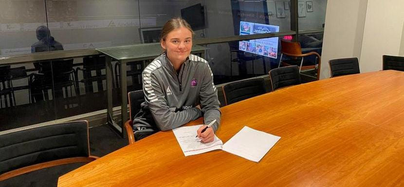 Дания. Полусредняя "Скандерборга" Альберте Эблер перешла в "Хернинг-Икаст". Она заменит беременную норвежку Стине Скогранд