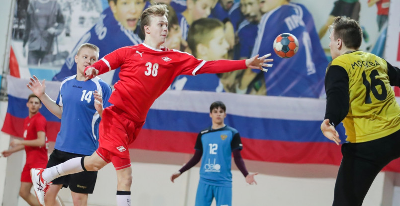 Юношеская сборная России (U-18) начала сбор в подмосковном Протвине и уже успела провести контрольный матч со "Спартаком-2"