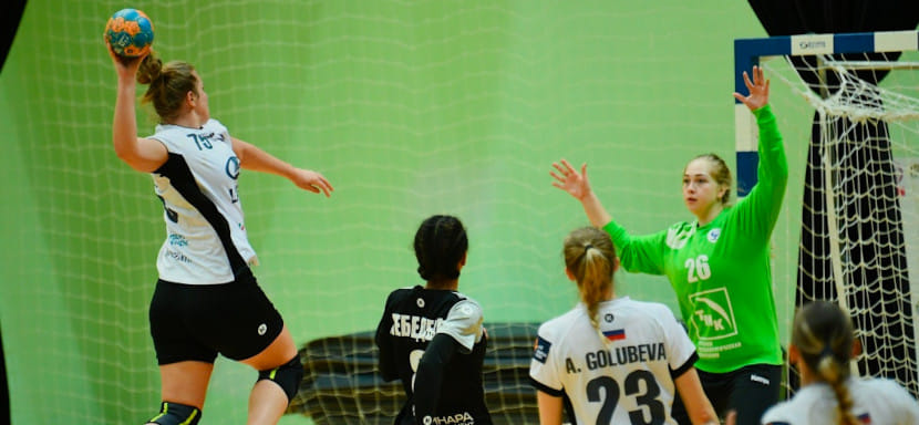 "Zvezda Handball Cup". На старте третьего игрового дня "Лада" разгромила "Динамо-Синару". Тольяттинки одержали первую победу на турнире