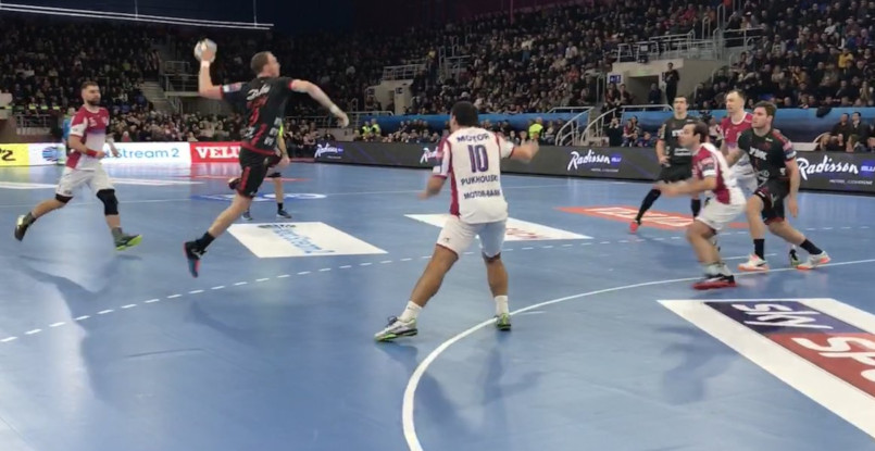 Владислав Донцов: "В перерыве нам сказали, что большое количество людей пришло сюда болеть за нас. К счастью, нам удалось выиграть"