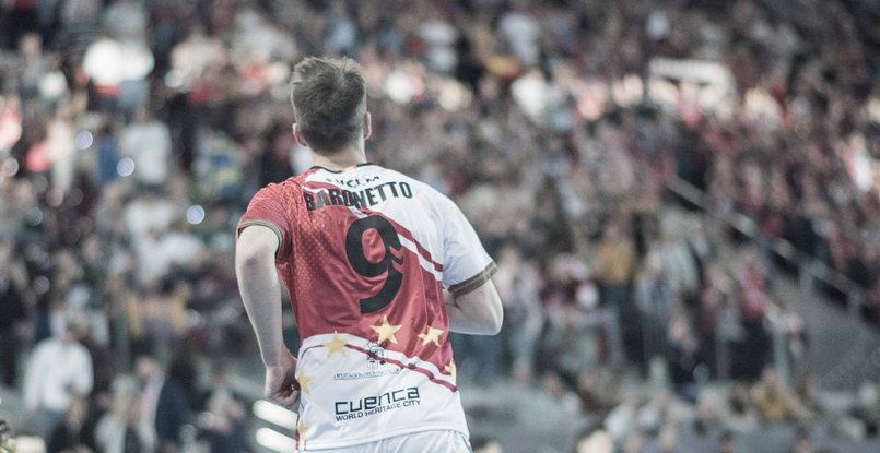 Испания. Правый крайний "Куэнки" и сборной Аргентины Сантьяго Баронетто переходит в состав новичка высшей лиги клуба "Вилья де Аранда"