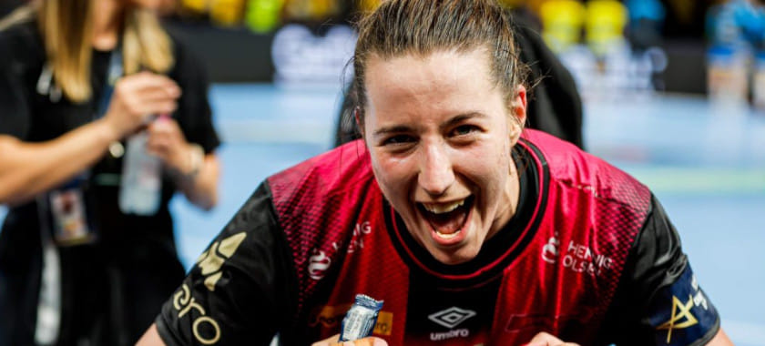 Экс-линейная "Астраханочки" Ана Дебелич вернулась в "Подравку". В последнее время она выступала за "Кристиансанд"