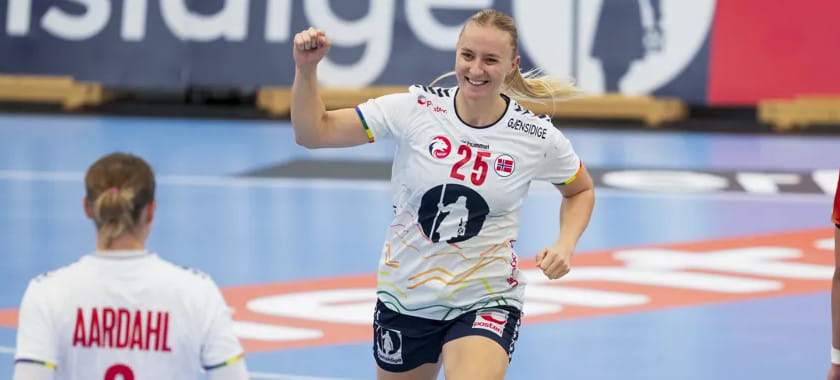 Сборные Норвегии, Дании и Венгрии крупно обыграли Словакию, Турцию и Чехию в матчах женского EHF Euro Cup