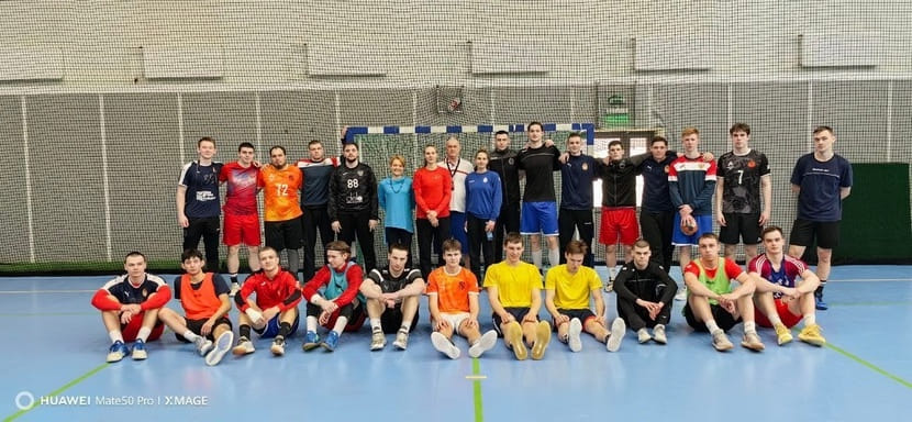 Россия. Голкиперы ЦСКА Полина Каплина и Эвелина Аношкина потренировались с мужской командой высшей лиги МССУОР № 2-"Академия"