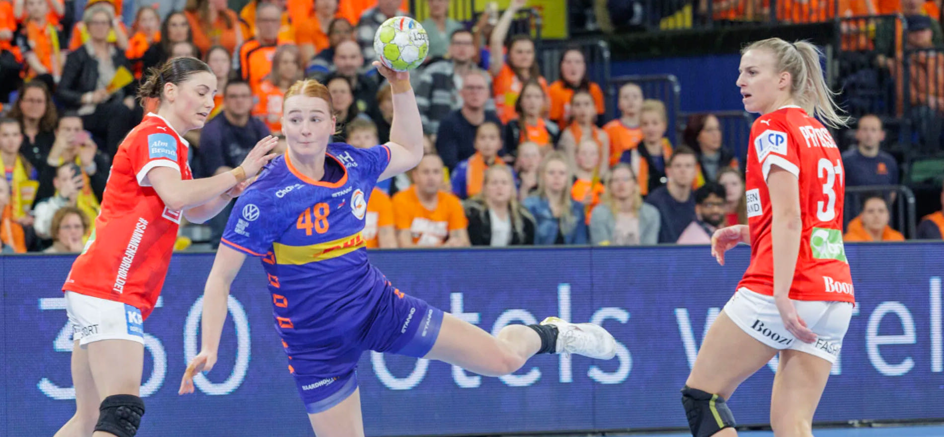 Golden League. Три сборные завершили этап с 4 очками. В последний день нидерландки обыграли датчанок, а норвежки разгромили чешек