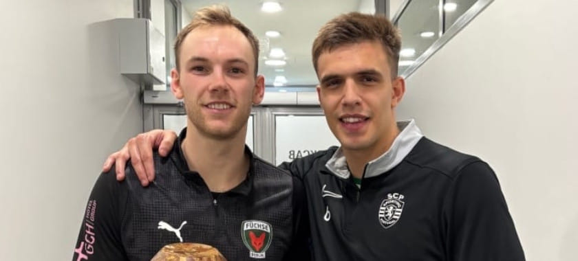 Франсишку Кошта из "Спортинга" подарил Матиасу Гидселю торшер, изготовленный семейной фирмой (ФОТО)