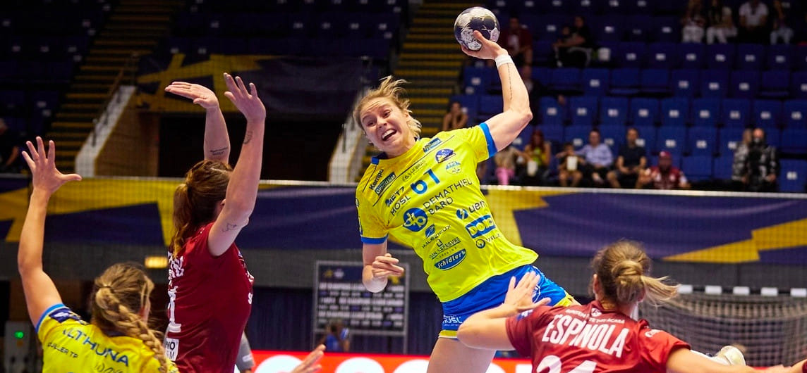 Маслова — к конкурентам, Ержабкова — на понижение, новый вызов Йекстада. Топ-10 трансферов Европы