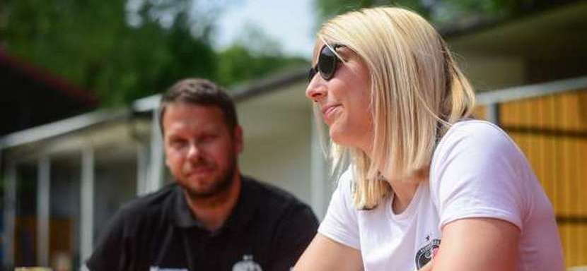 ЧЕ-2022. Рулевой сборной Сербии Урош Брегар женат на словенке Тамаре Мавсар. Их команды сыграли друг с другом накануне