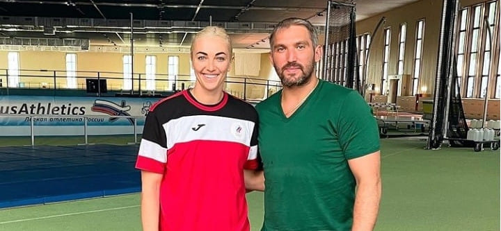 "Не представляете, как я волновалась при встрече. Очень рада знакомству". Анна Сень встретилась со звездой НХЛ Александром Овечкиным