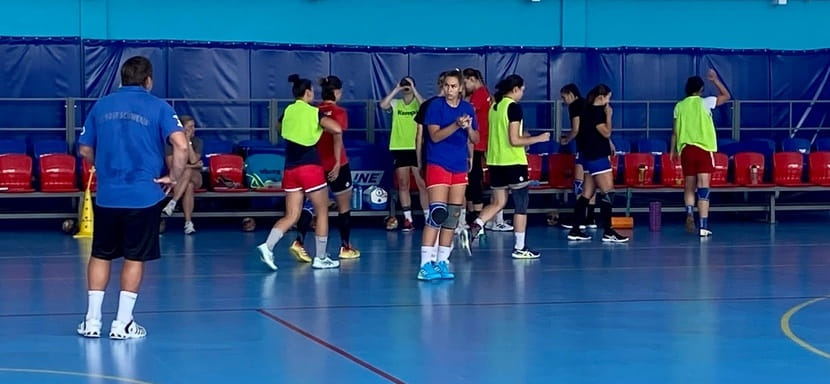 Всероссийская Спартакиада. Команда Волгоградской области отправилась в Звенигород. В выездном составе 15 гандболисток