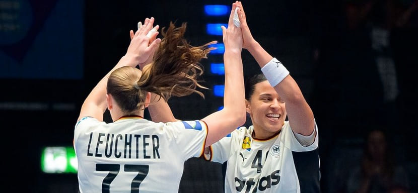 Сборная Германии разгромила соперниц в основном раунде чемпионата мира, нидерландки пробились туда с первого места