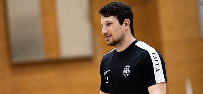 22-летний правый полусредний Жуан Гомеш из лиссабонского "Спортинга" стал игроком "Гуммерсбаха"