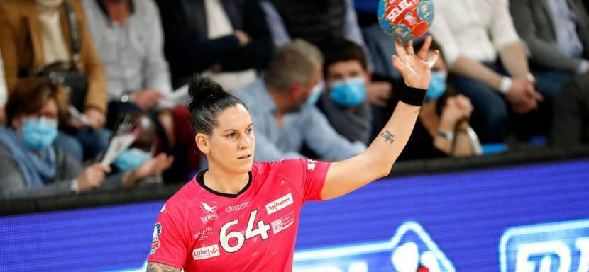 Трансферный слух. 34-летняя правая полусредняя "Шамбре" Александра Лякрабер продолжит карьеру в бухарестском "Рапиде"