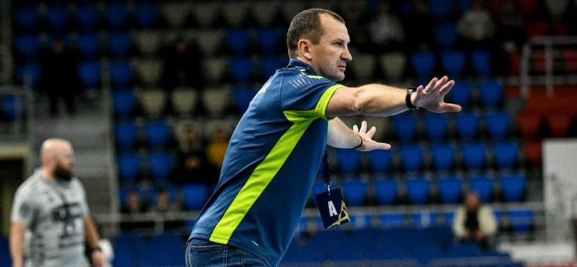 Украина. Литовский специалист Гинтарас Савукинас и капитан национальной сборной Геннадий Комок продлили контракты с "Мотором"