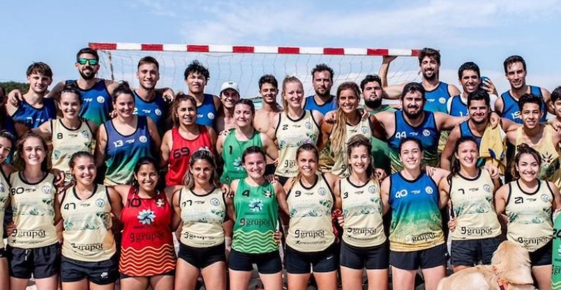 В Уругвае завершился массовый турнир по пляжному гандболу 
