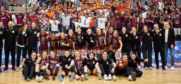 Румыния. "Рапид" обыграл в столичном дерби "Бухарест". Команда Адриана Василе потерпела первое поражение в турнире