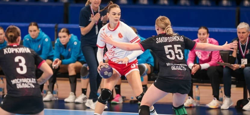 В женском чемпионате России сегодня состоятся две игры: "Астраханочка" принимает "Звезду", "Черноморочка" сыграет в Майкопе