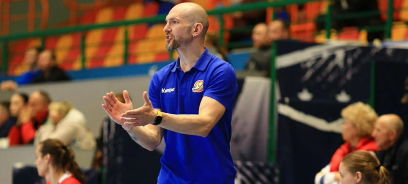 Максим Несвадьба: "С мужиками всё-таки проще — они не так чувствительны, на них можно наорать"