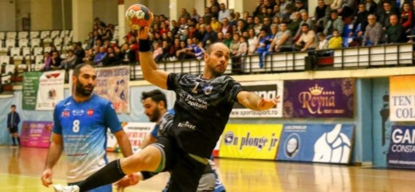 Испания. Бразильский разыгрывающий Энрике Тейшейра возвращается в лигу ASOBAL. Он будет защищать цвета "Куэнки"