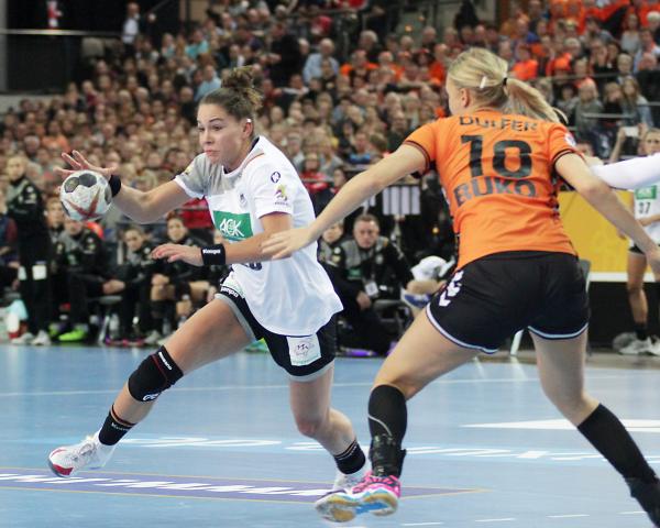 Полусредняя сборной Германии Эмили Бельк про спарринги с россиянками: "При подготовке к Евро важно соревноваться с лучшими"