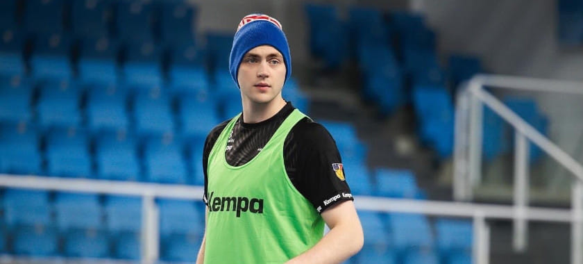 ЧЕ-2024. Полусредний сборной Исландии Эйнар Олафссон тренируется в головном уборе. Это традиция из "Валюра" — худший на занятиях находится в шапке (ФОТО)