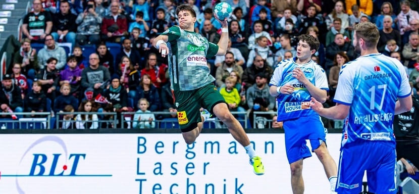 Бундеслига. 21-летний полусредний Ренарс Ущинс продлил контракт с "Ганновером" до лета 2025 года