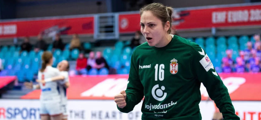 Румыния. 29-летний вратарь сборной Сербии Йована Рисович в межсезонье сменит "Крим" на "Крайову"