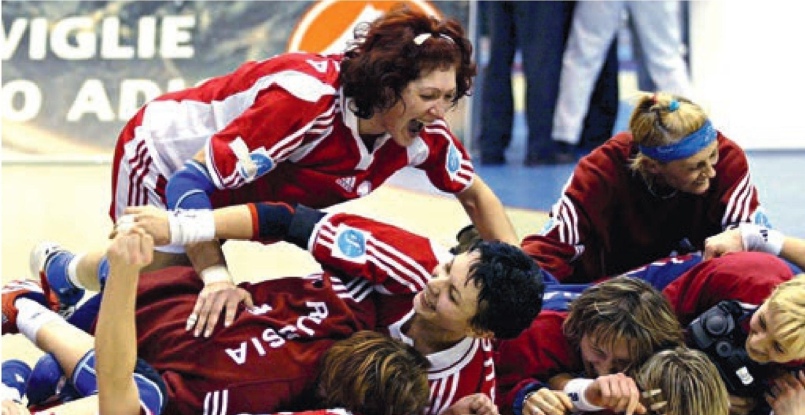 Ретро из журнала "Быстрый центр". Во дни побед. Стекло с позолотой