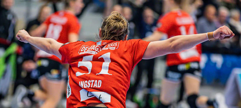 Дания. "Хернинг-Икаст" уступил "Хорсенсу", потерпев второе поражение от команды не из топ-3. "Эсбьерг" оказался сильнее "Копенгагена"