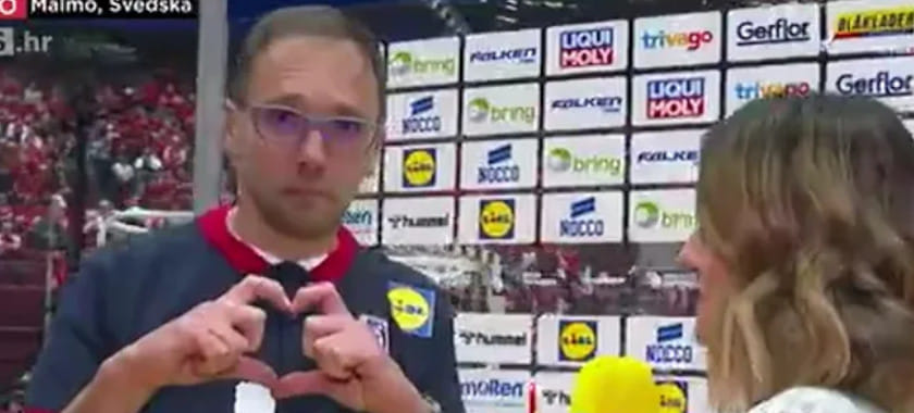 ЧМ-2023. Главный тренер сборной Хорватии Хрвое Хорват во время пресс-подхода показал сердечко и молча ответил на вопрос, бесшумно открывая рот (ВИДЕО)