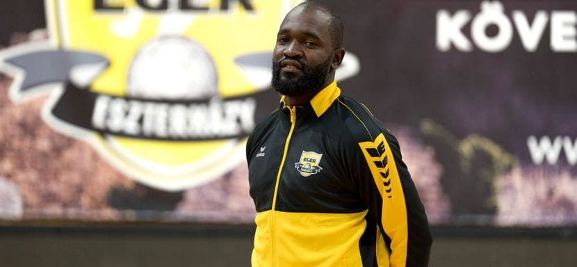 Венгрия. 31-летний линейный сборной Анголы Роме Хебо продолжит карьеру в "Эгере"