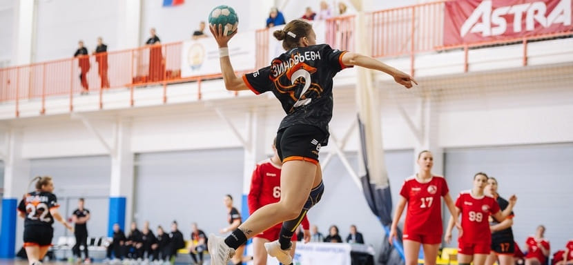 Правая крайняя Екатерина Зиновьева покинула ряды "Динамо-Синары". В клуб из Волгограда она перешла только этим летом