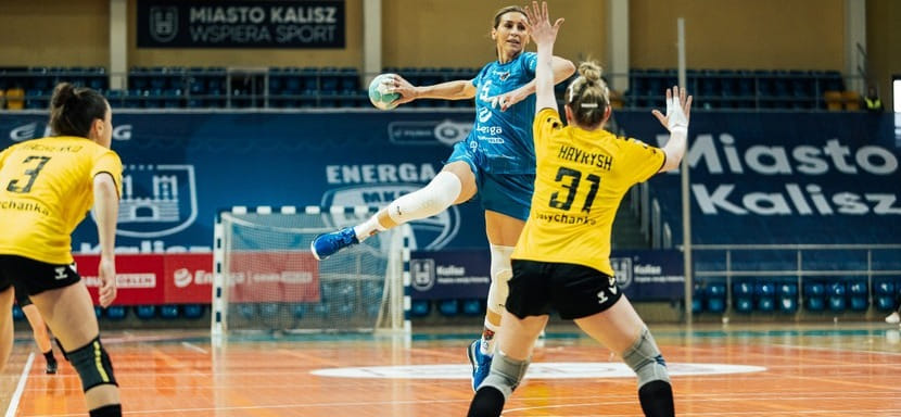 Легенда польского гандбола, спортивный директор "Калиша" Ивона Недзведзь в 44 года вновь возобновила игровую карьеру