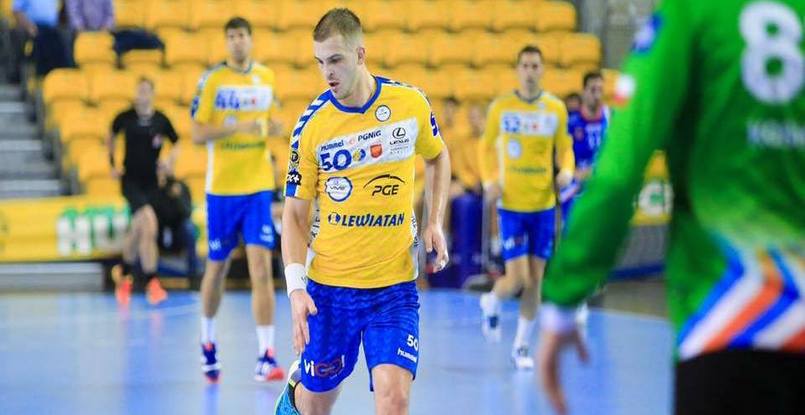 Польша. Белорусский линейный "Виве" Артем Королек работает по индивидуальной программе