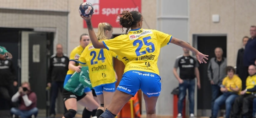 Франция. Правая полусредняя Мари-Элен Сажка, покидающая "Нюкёбинг", продолжит карьеру в "Нанте"